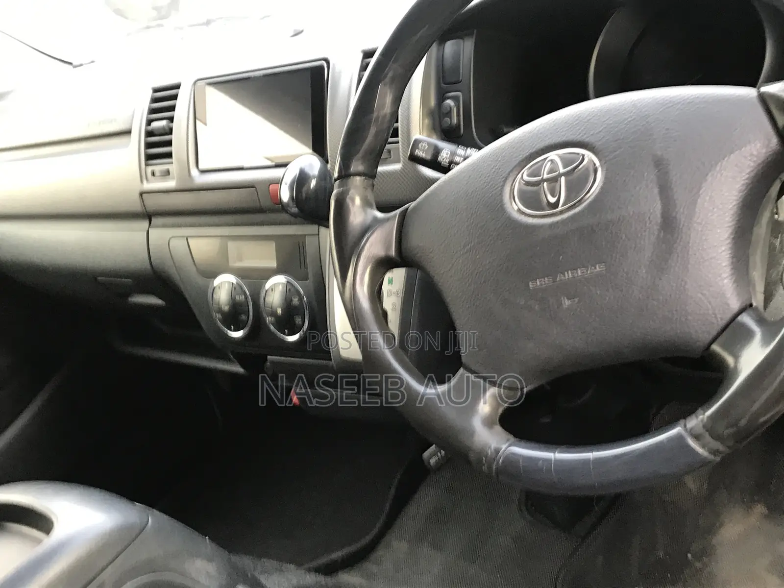 Toyota HiAce 2010 White