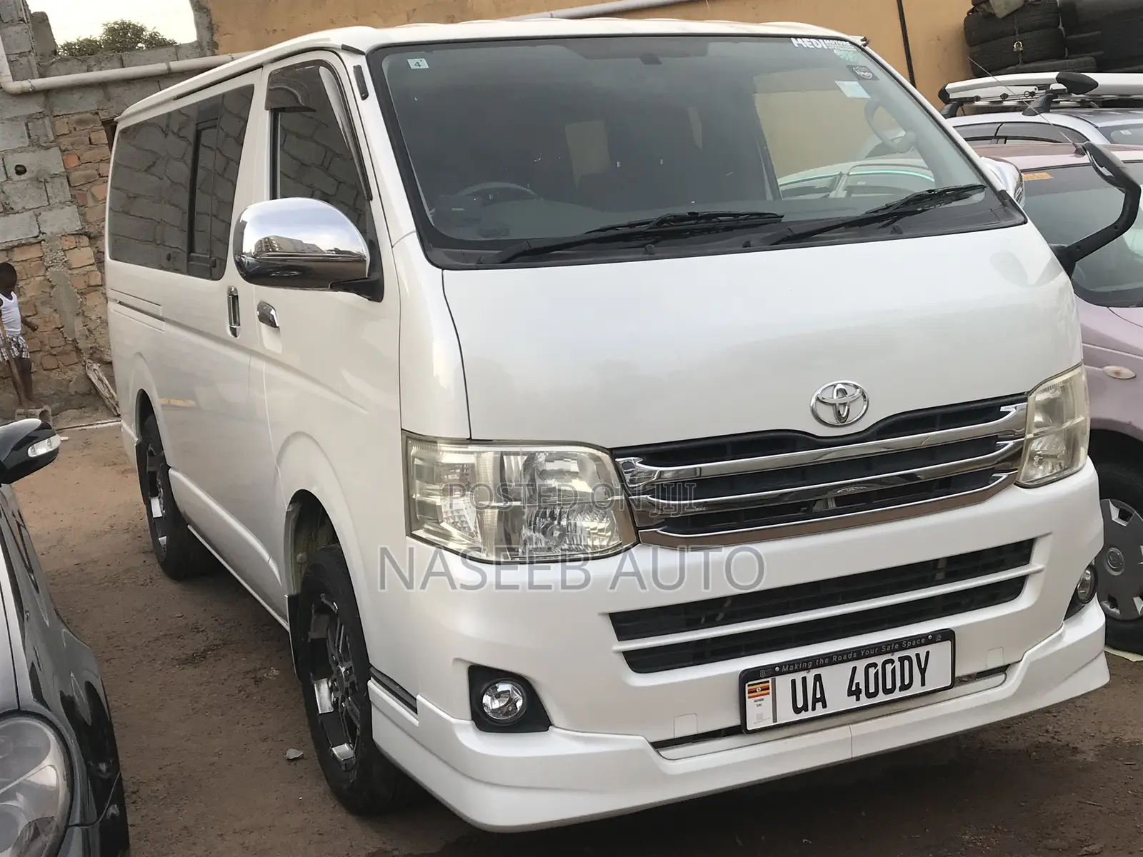 Toyota HiAce 2010 White