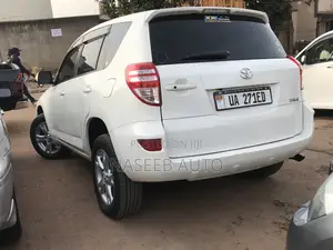 Toyota RAV4 2011 White