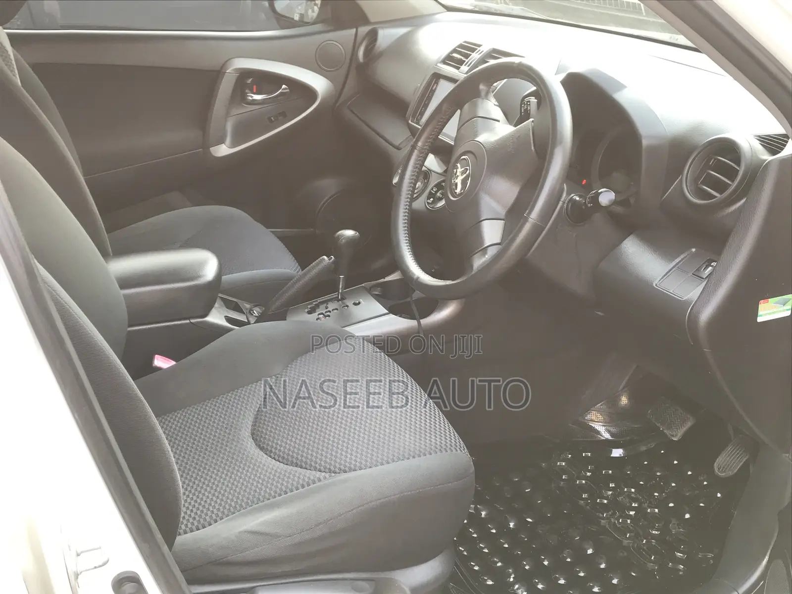 Toyota RAV4 2011 White