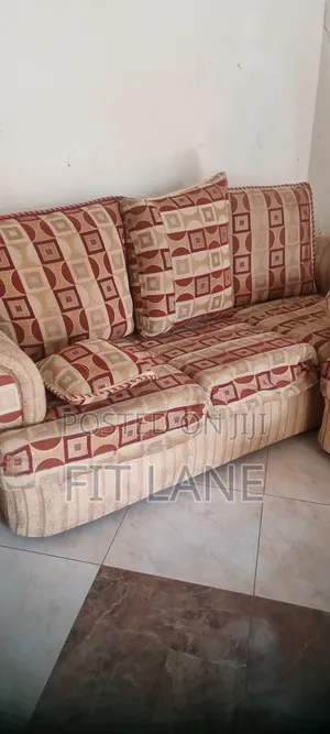 5 Seater Sofa Set Old Design Available in Entebbe