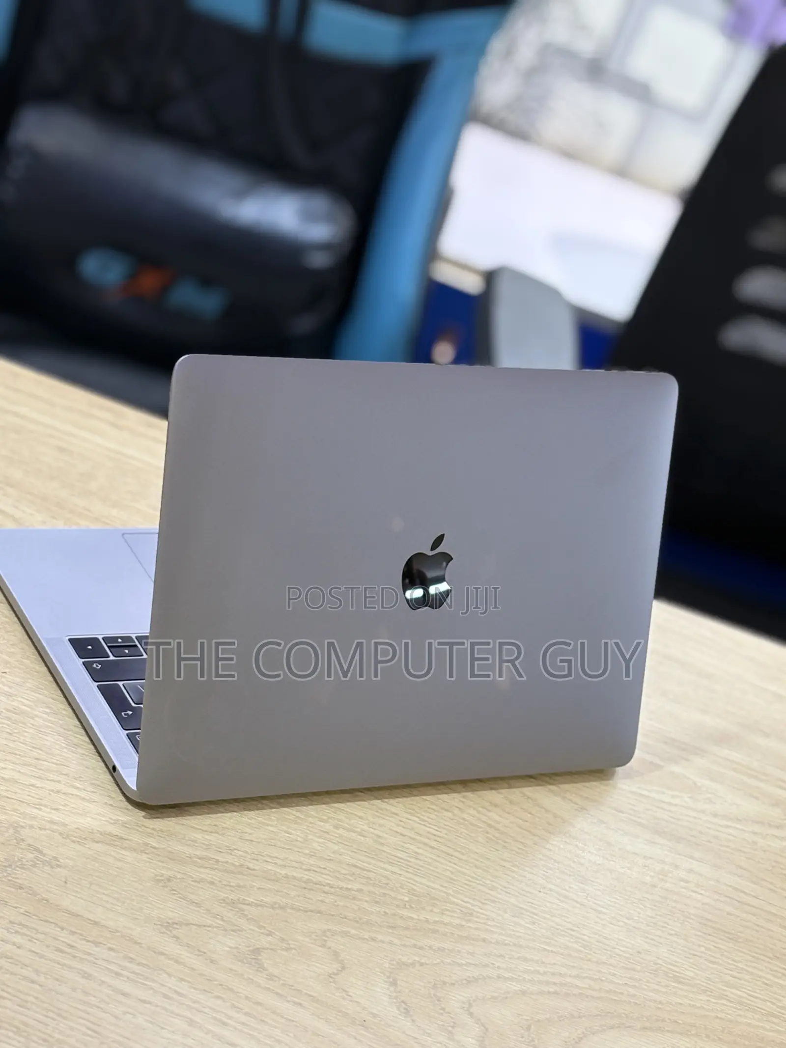 New Laptop Apple MacBook Pro 2017 8GB Intel Core i5 SSD 256GB