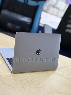 New Laptop Apple MacBook Pro 2017 8GB Intel Core i5 SSD 256GB