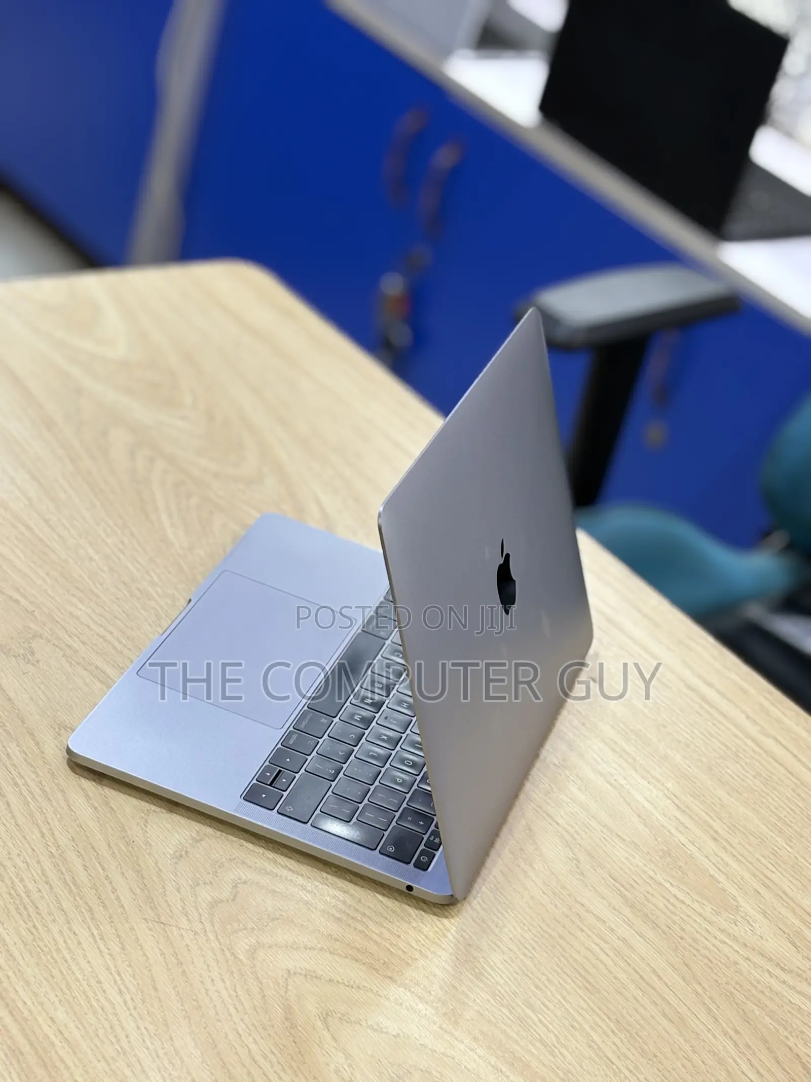 New Laptop Apple MacBook Pro 2017 8GB Intel Core i5 SSD 256GB