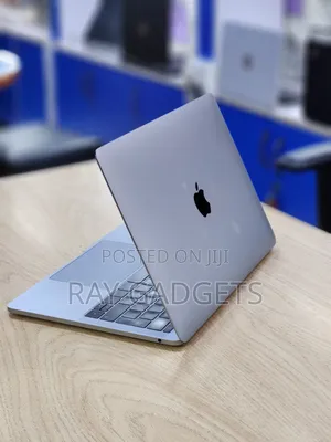 New Laptop Apple MacBook 2017 8GB Intel Core i5 SSD 256GB