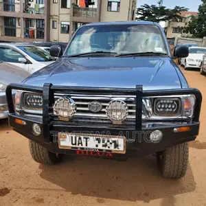 Toyota Hilux 2004 Gray