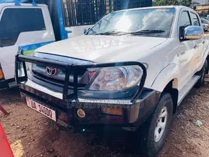 Toyota Hilux 2006 White