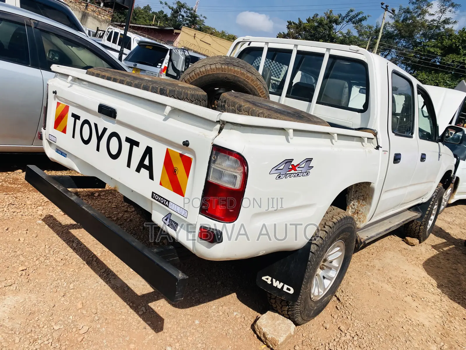 Toyota Hilux 2002 White