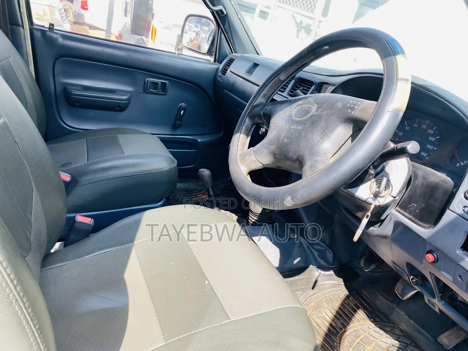 Toyota Hilux 2002 White