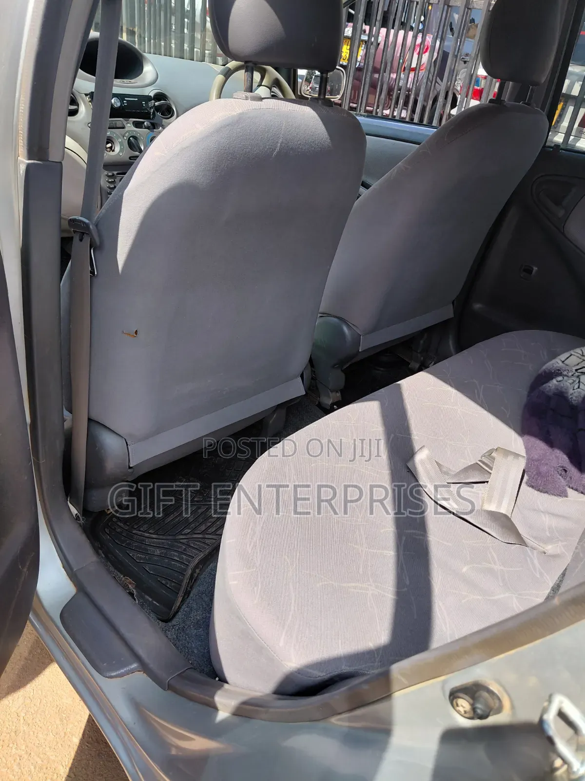 Toyota Platz 2000 Silver