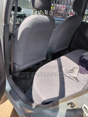 Toyota Platz 2000 Silver