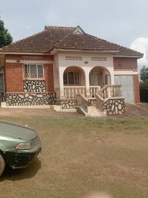 3bdrm Bungalow in Kawanda Nakyesajja, Division A for sale