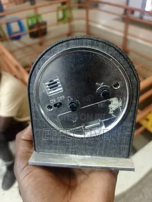 Classic Analog Desk Clock.