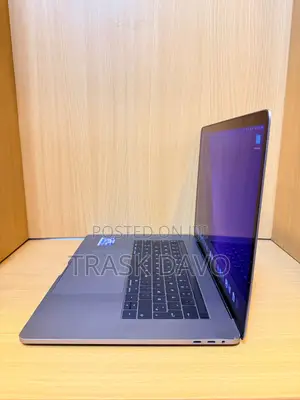 Laptop Apple MacBook Pro 2017 16GB Intel Core i7 SSD 1T