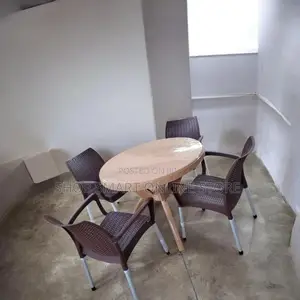 Garden Bars Hotels Plastic Table and Chairs Plastic Table and Chairs