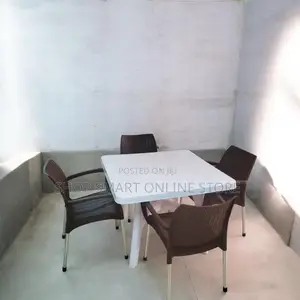Outdoor/Indoor Plastic Table and Chairs Plastic Table and Chairs