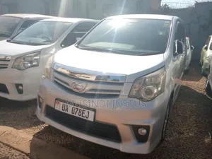 Toyota Noah 2012 Silver