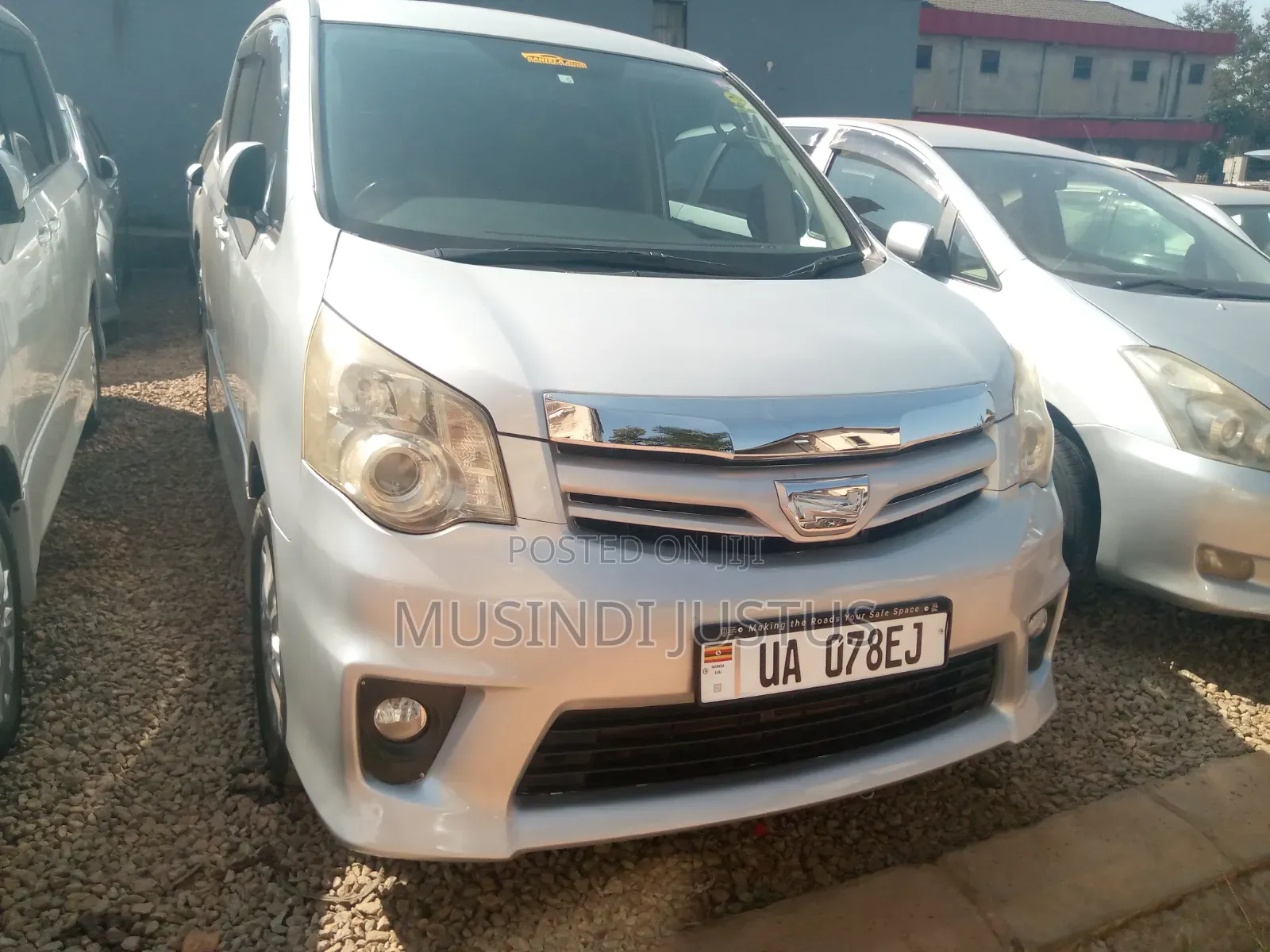 Toyota Noah 2012 Silver