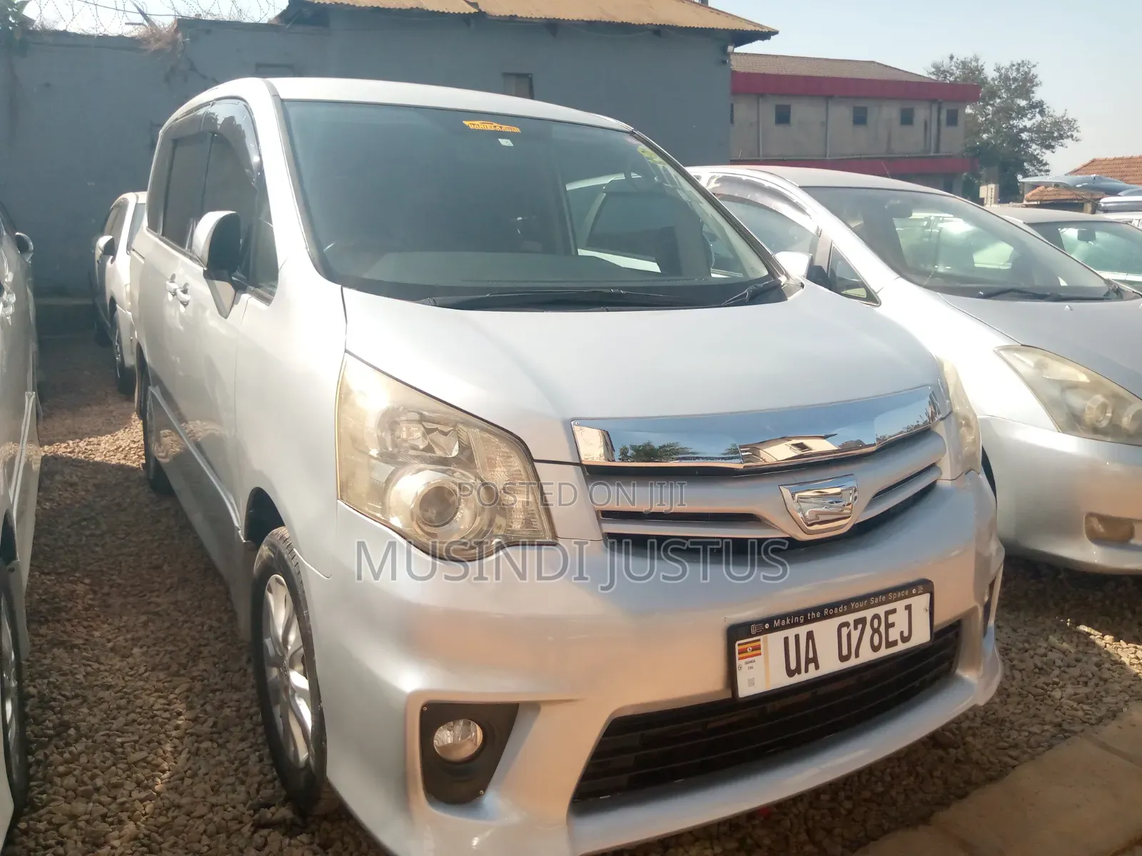 Toyota Noah 2012 Silver