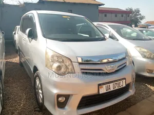 Toyota Noah 2012 Silver