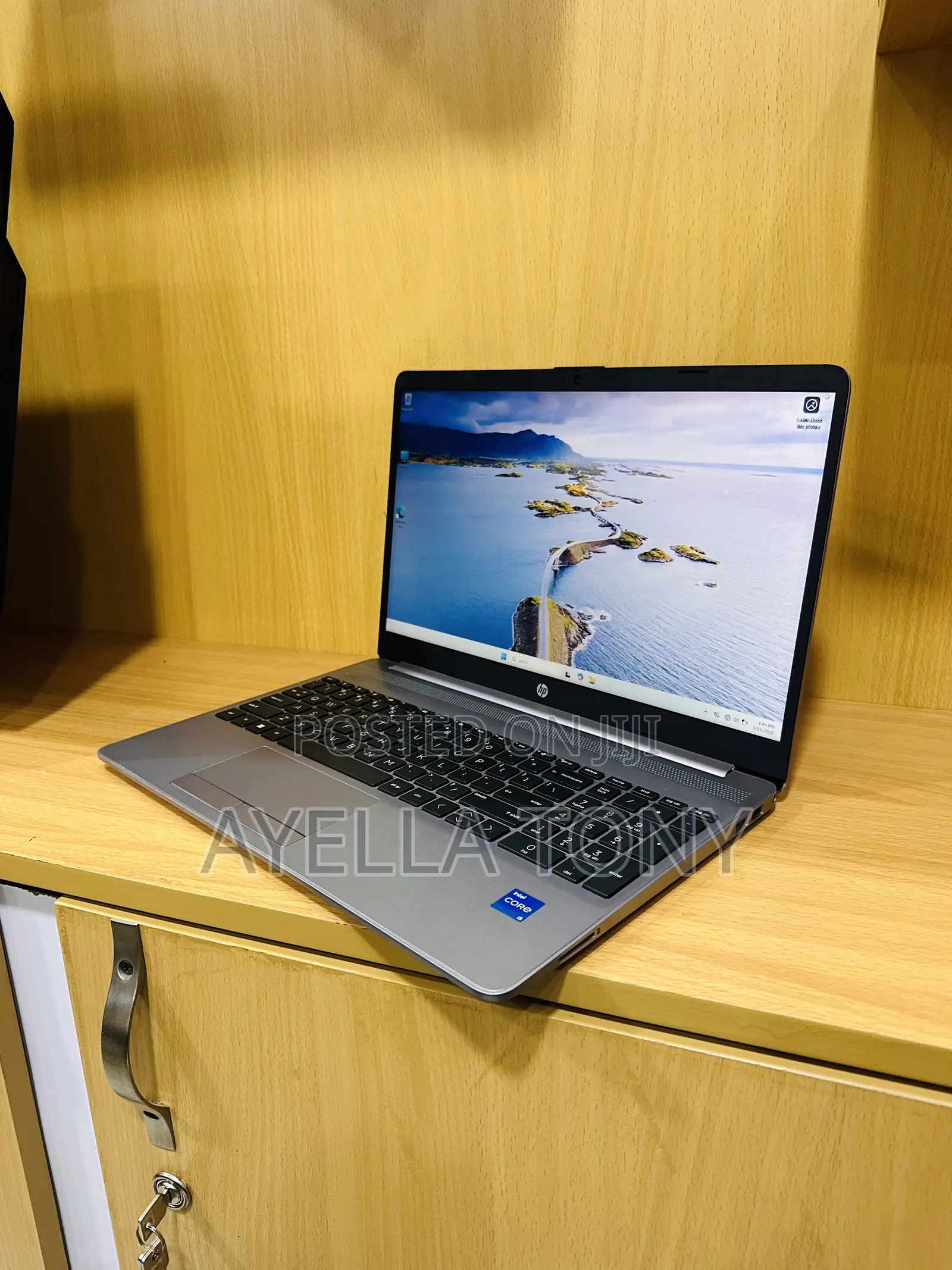 New Laptop HP 250 G8 8GB Intel Core i5 SSD 256GB