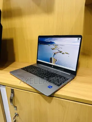 New Laptop HP 250 G8 8GB Intel Core i5 SSD 256GB