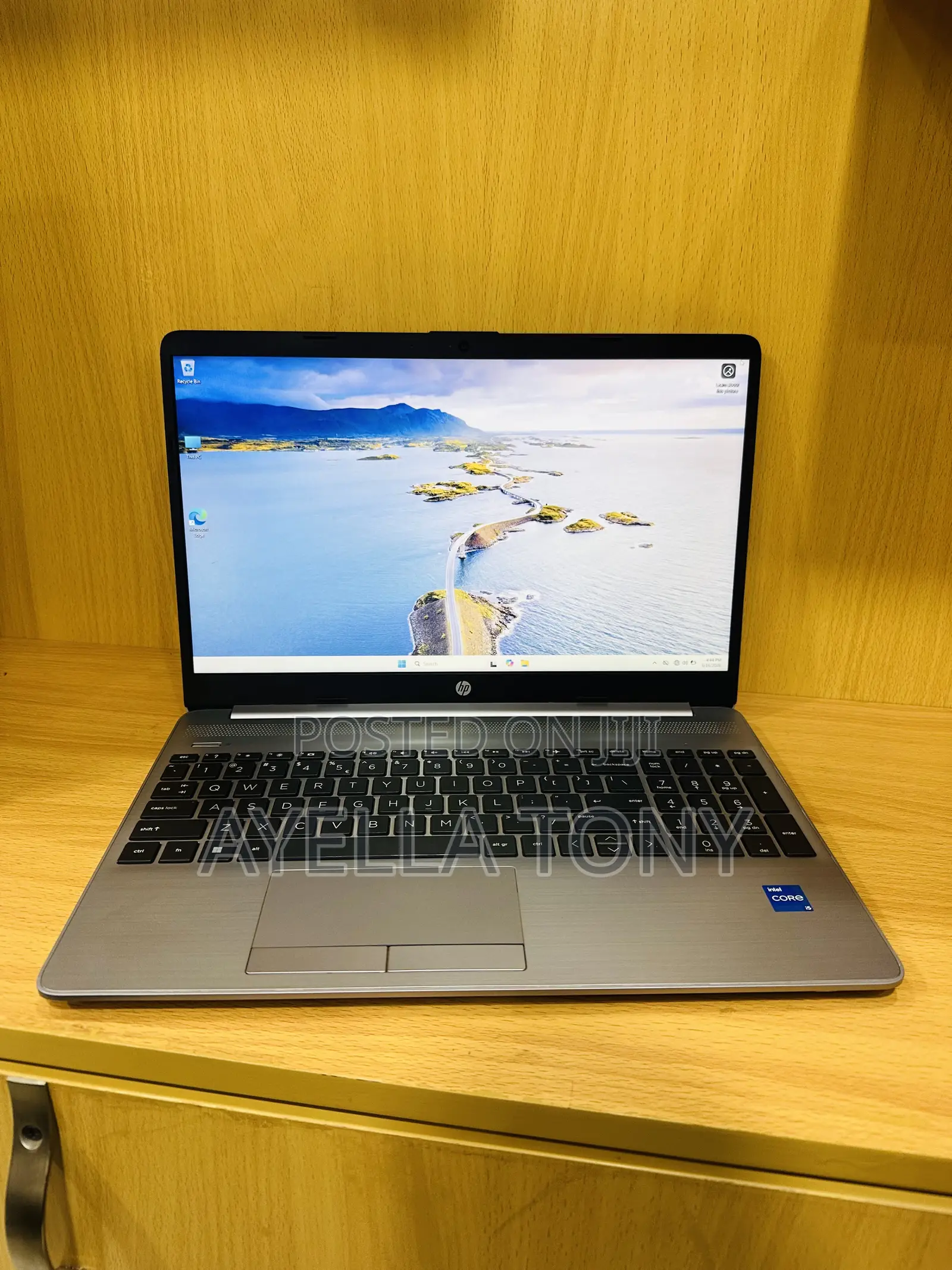 New Laptop HP 250 G8 8GB Intel Core i5 SSD 256GB