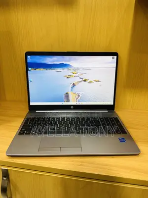 New Laptop HP 250 G8 8GB Intel Core i5 SSD 256GB