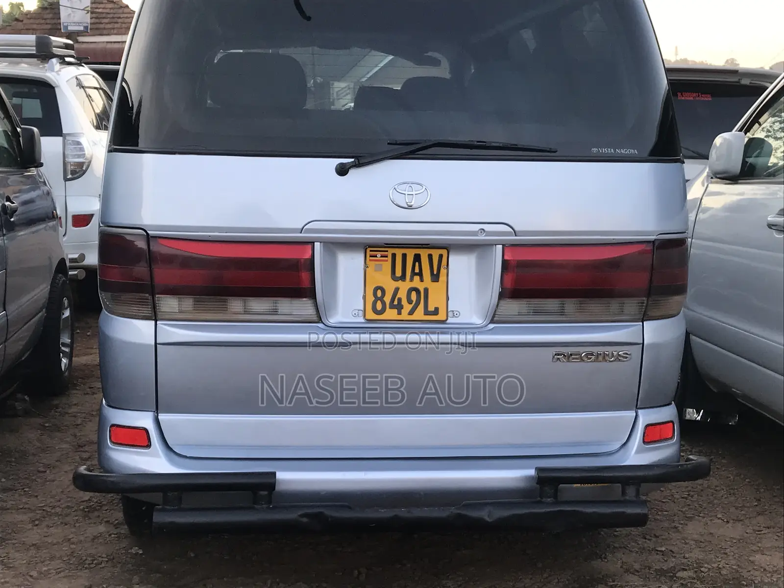 Toyota Regius 2000 Silver