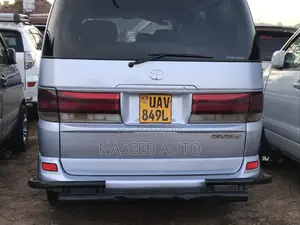 Toyota Regius 2000 Silver