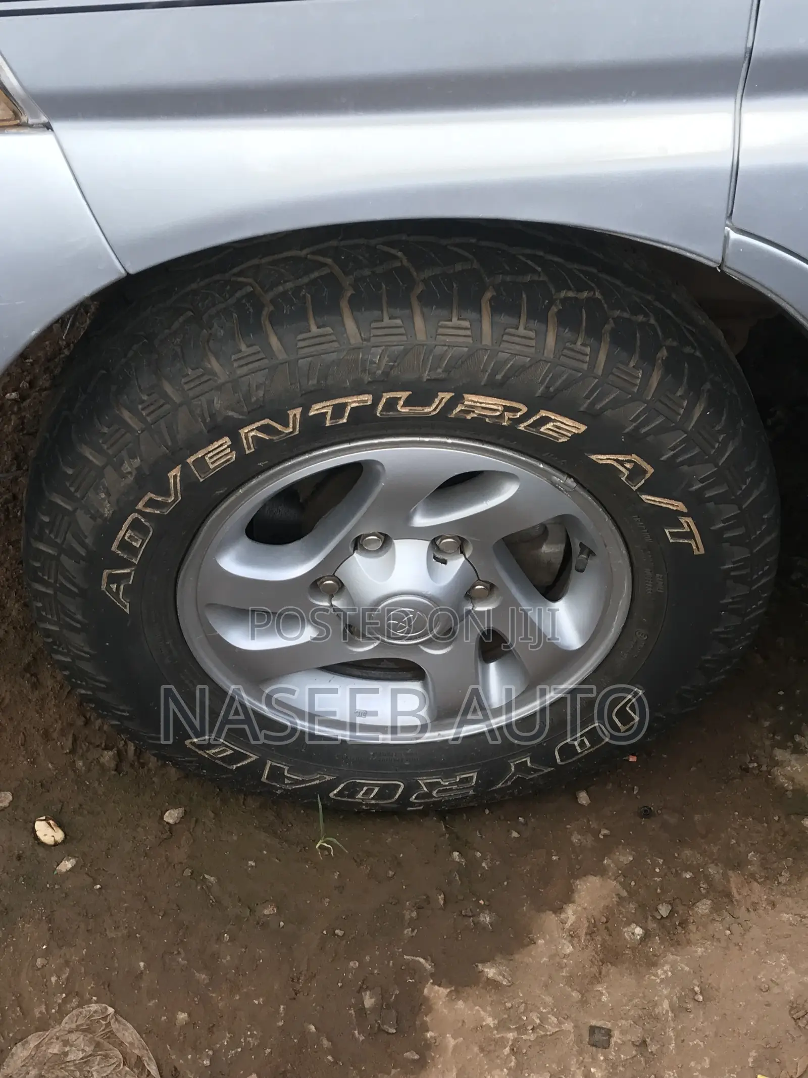 Toyota Regius 2000 Silver