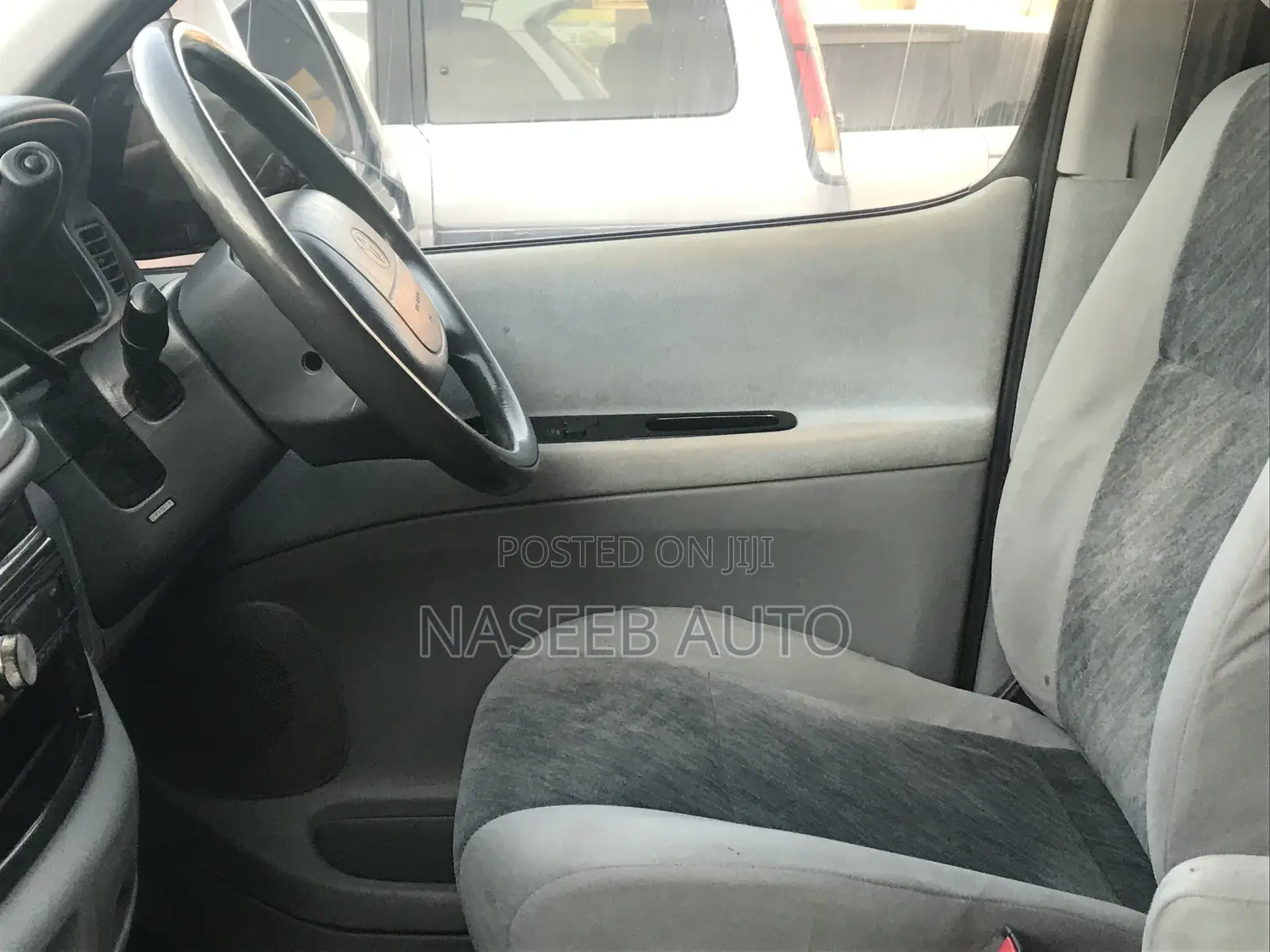 Toyota Regius 2000 Silver
