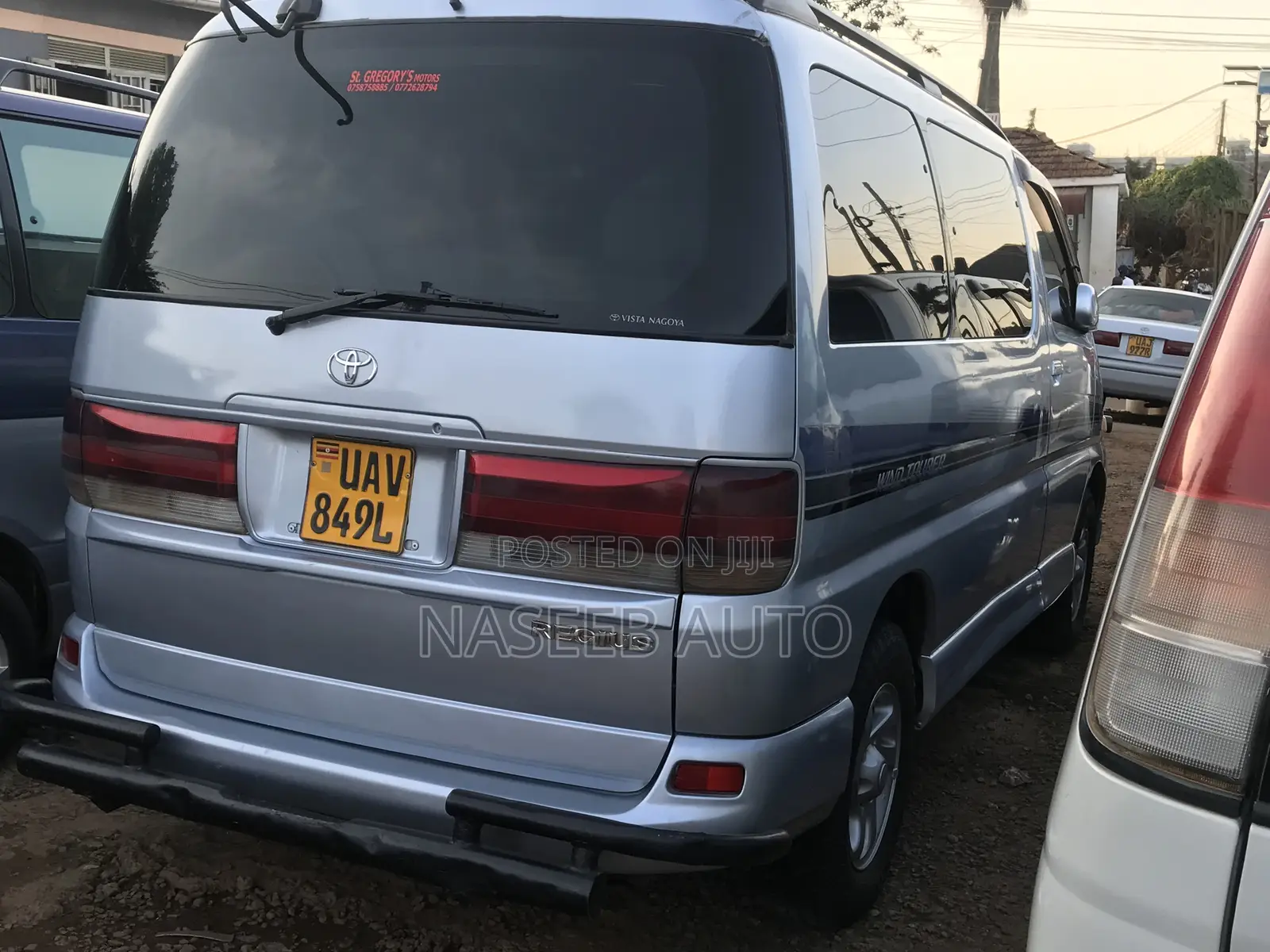 Toyota Regius 2000 Silver
