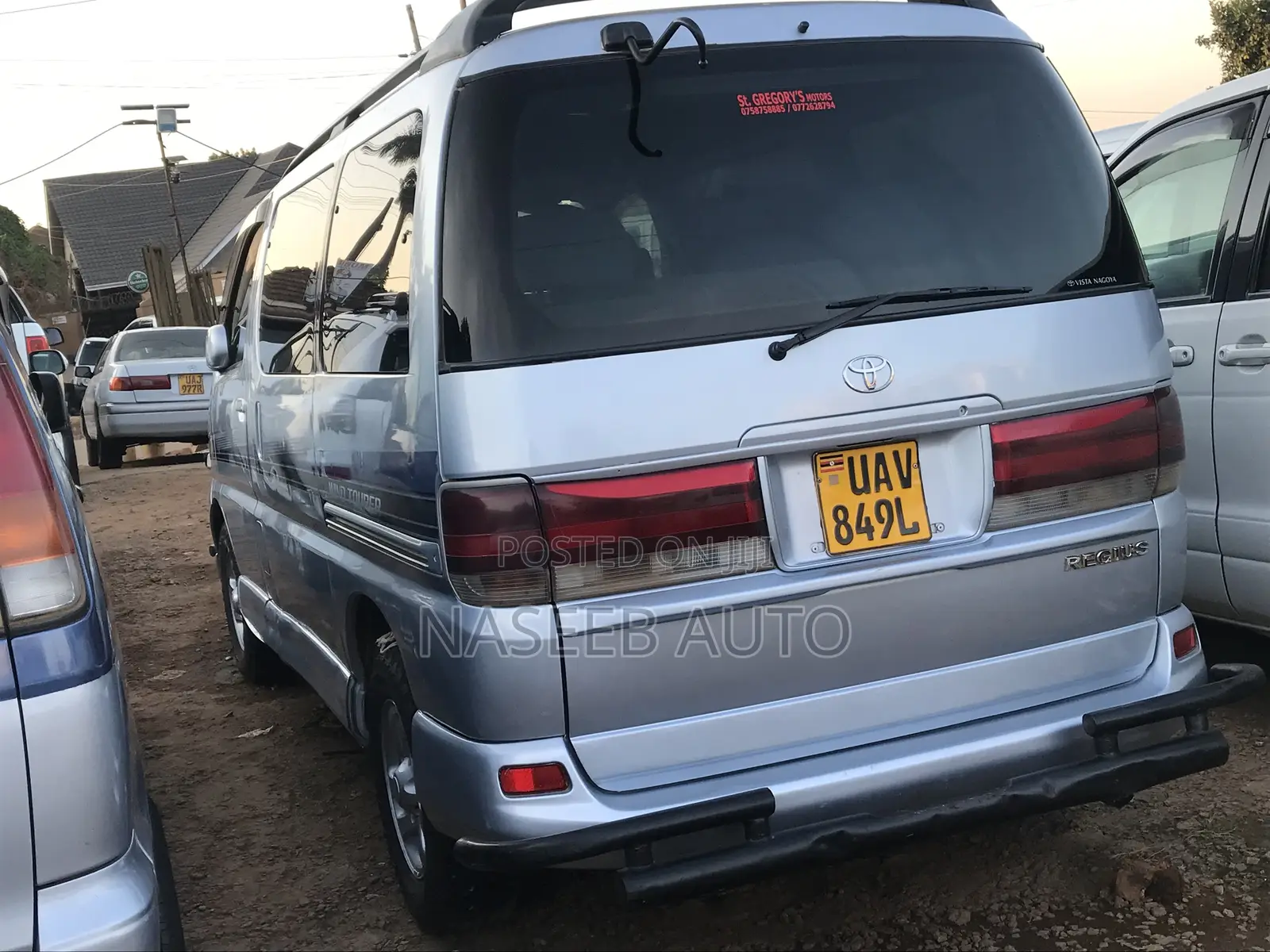 Toyota Regius 2000 Silver