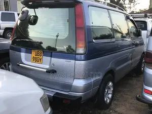 Toyota TownAce Noah 2000 Blue