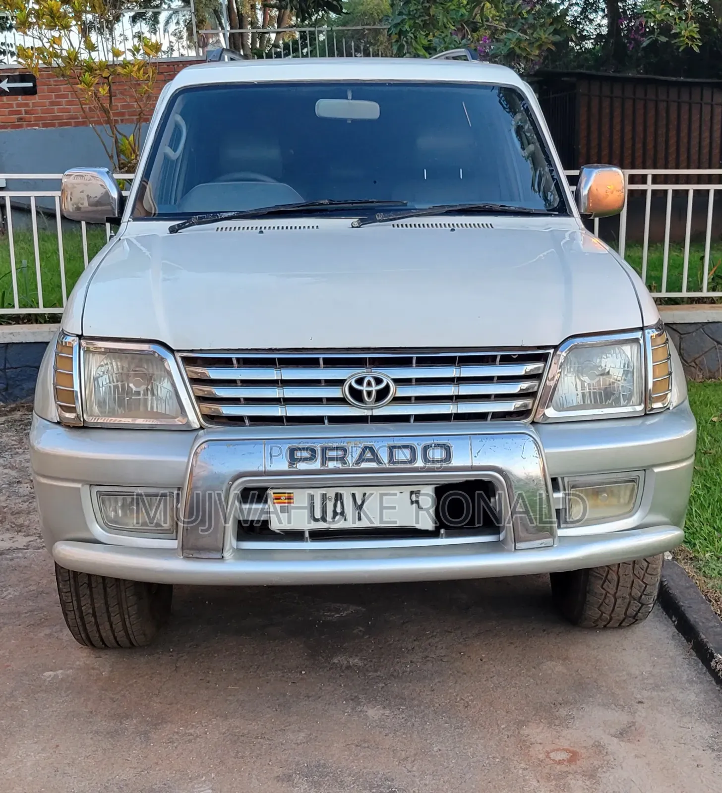 Toyota Land Cruiser Prado 2000 White