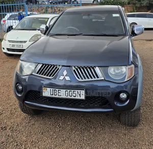 Mitsubishi L200 Double Cab 2.5 136hp 4WD 2007 Gray