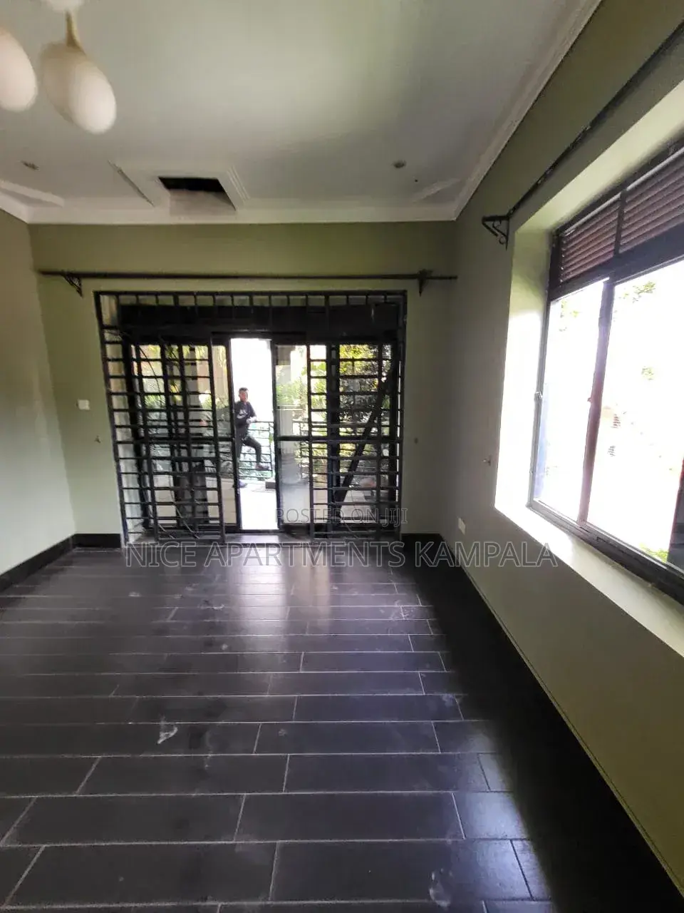 5bdrm Duplex in Muyenga, Central Division for rent