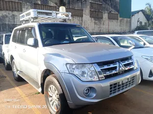 Mitsubishi Pajero 2012 Silver