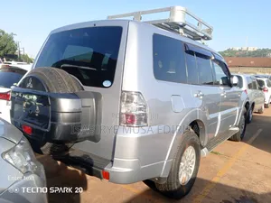 Mitsubishi Pajero 2012 Silver