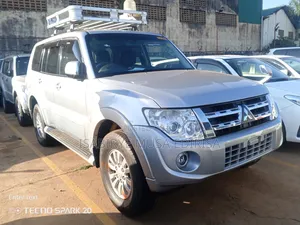 Mitsubishi Pajero 2012 Silver
