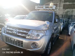 Mitsubishi Pajero 2012 Silver