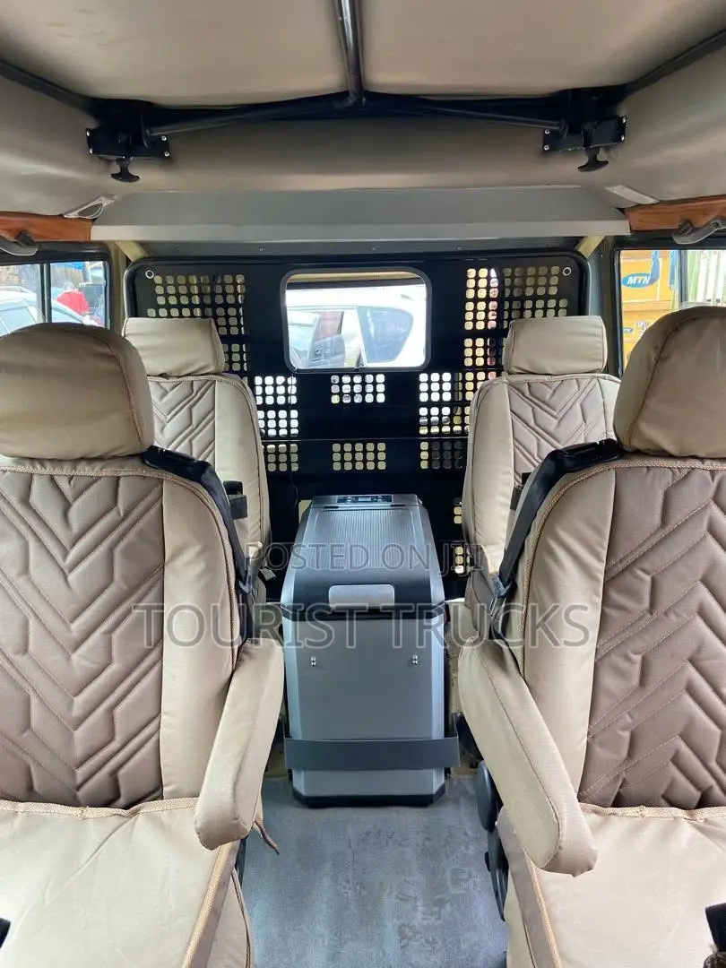 4 by 4 Land Cruiser With Fridge | Charging Spots