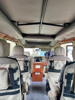 4 by 4 Land Cruiser With Fridge | Charging Spots