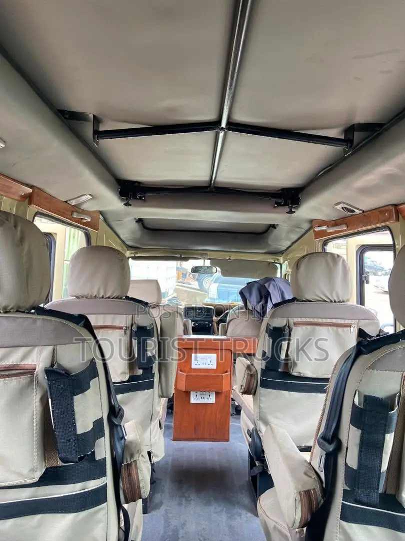 4 by 4 Land Cruiser With Fridge | Charging Spots