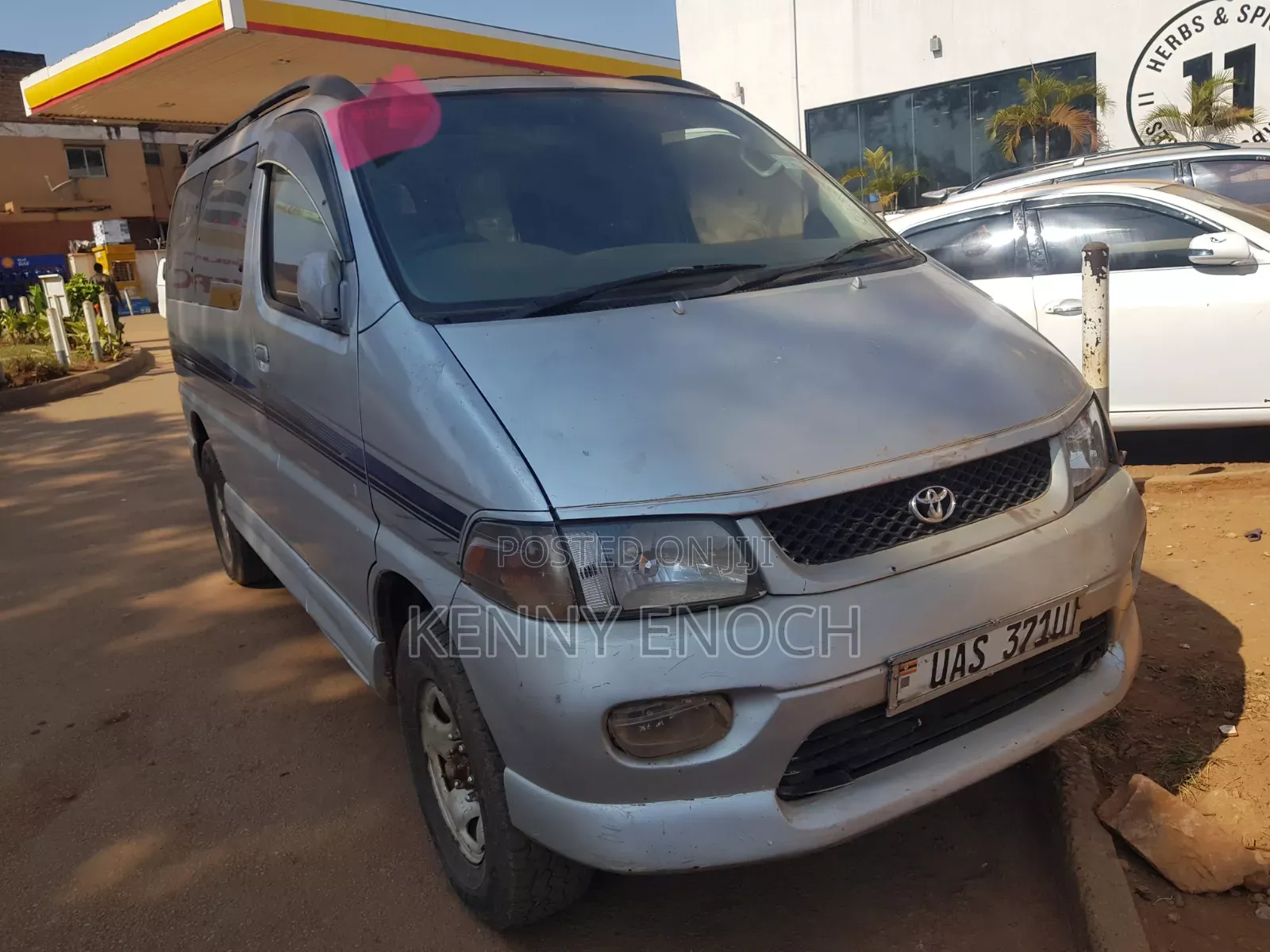 Toyota Regius 2000 Silver