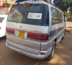Toyota Regius 2000 Silver