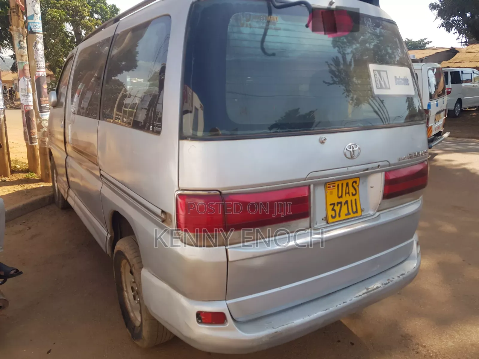 Toyota Regius 2000 Silver