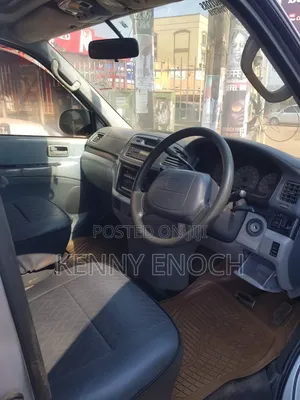 Toyota Regius 2000 Silver