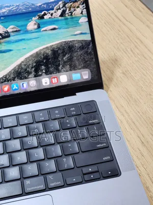 New Laptop Apple MacBook Pro 2023 M2 8GB Apple M3 SSD 1T